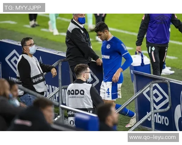 17岁卡尔社交媒体晒滑跪庆祝照德甲官方称联赛首球意义非凡