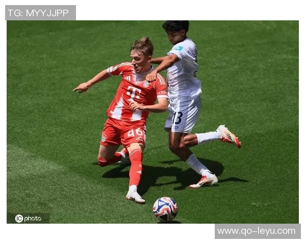 17岁卡尔社交媒体晒滑跪庆祝照德甲官方称联赛首球意义非凡